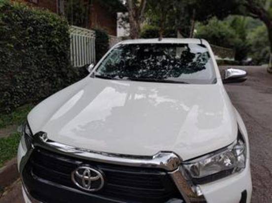 TOYOTA HILUX 2.8 D-4D TURBO DIESEL CD SRV 4X4 AUTOMÁTICO